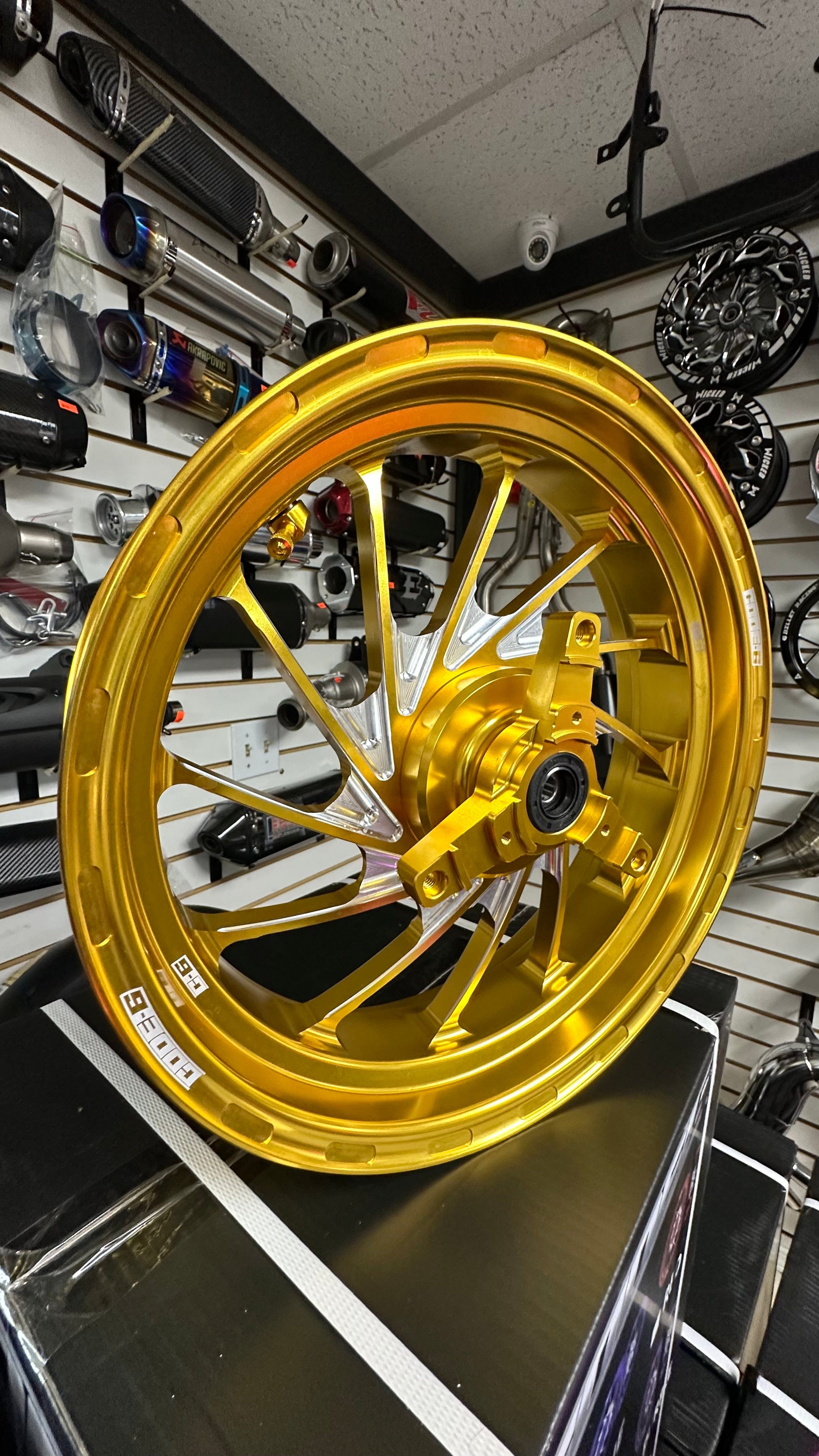Code-6 Wheels Tank 200